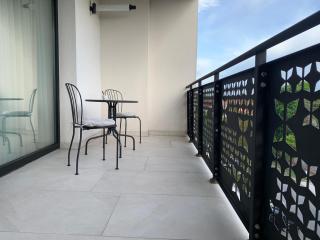 Luxury Central Monarch Residence Apartment Sleeps 5 - 1