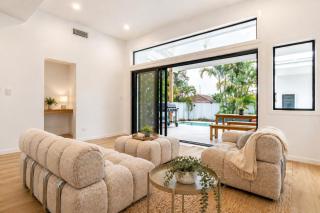 Family Oasis, Poolside Living & Great Location - 5BR house in Southport - 9
