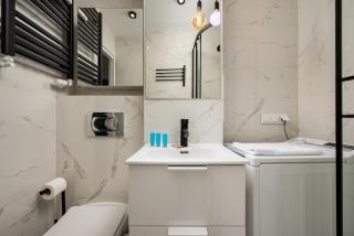 Metro Kondratowicza Stylish Apartment by BookingHost - 1