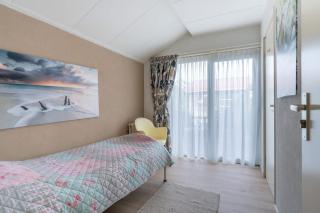 Holiday home on the village square in Aagtekerke - Dorpsplein 25 - 1