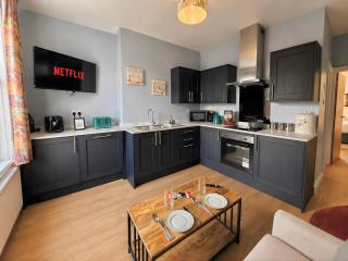 Modern 1 single bed flat walk to everything - 8