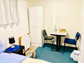 Cozy Cabin with Covered Deck Near Hamilton Garden, CBD and Waikato Hospital - 8