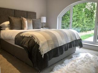 Studio Guesthouse Apartment - 4 mins from airport - 4