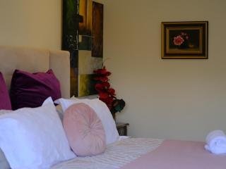 River Edge Retreat 4 Bedrooms - 2