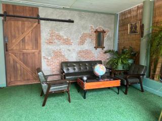 The Oasis on 8 Cozy Homestay & Café - 4