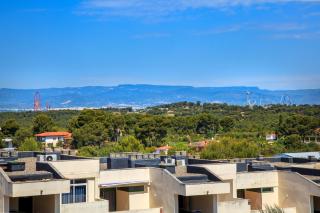 Sea View Apartment, spacious and renovated, 10 minutes to the beach, pool - 3