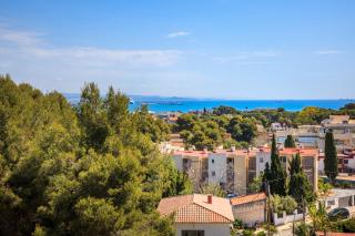 Sea View Apartment, spacious and renovated, 10 minutes to the beach, pool - 5