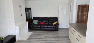 Confortable House Sleeps 7 with Garden and Parking - 8