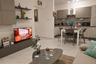 Cozy 2bdr Apart In Bugibba Square - Happy Rentals - 0