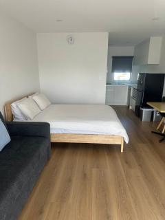Sunny Comfy Ellerslie Apartment - 5