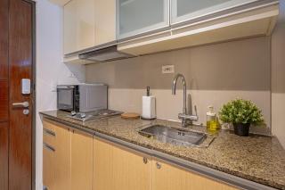 Uptown BGC 1BR Modern Noir Chic Suite Pool View - 7