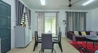 OYO HOME 90682 Liliz Mambang Farmstay - 8