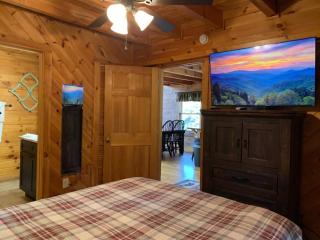 ER1 - Smoky Mountain Escape Great location - Close to town! cabin - 6