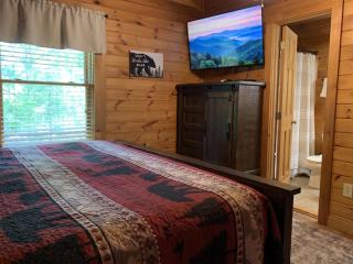 ER1 - Smoky Mountain Escape Great location - Close to town! cabin - 3