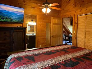 ER1 - Smoky Mountain Escape Great location - Close to town! cabin - 2