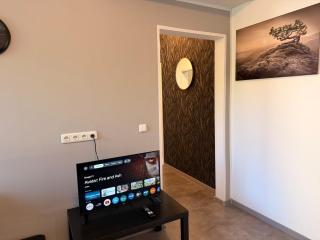 3-BR Apartment in Central Gelsenkirchen - 1