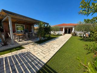 Comfortable Private Villeta Near Beach By Arial - 2