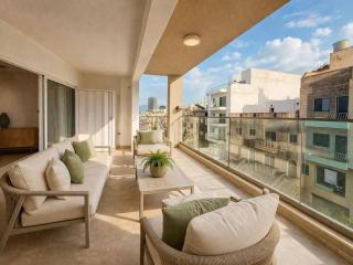 Swieqi Grand Stay - Elegant 3BR Living - 1