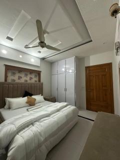 Park-facing Oasis 2bedroom portion - 4