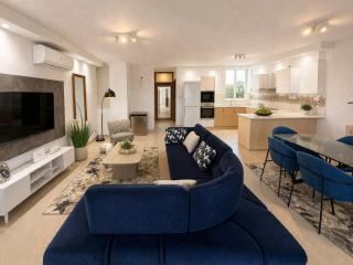 Luxury Living - Prime Area - 0