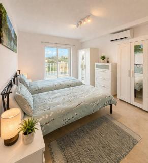Luxury Living - Prime Area - 5