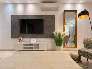 Luxury Living - Prime Area - 4