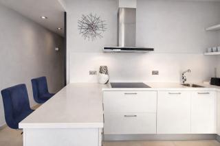 Seafront-Top Location-Close To Shops & Restaurants - 2