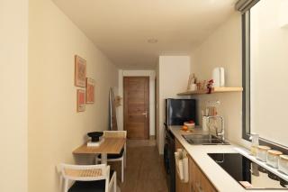 Large Studio with Balcony & Elevator Ben Thanh 5 mins - 6
