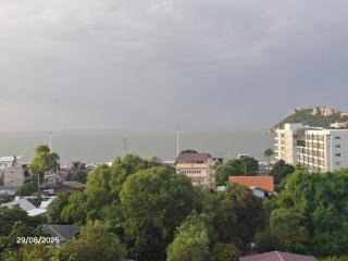 Sea View and Hill View Room for 6 Guests, Bangsaen Royal Beach by Cozy Corner - 4