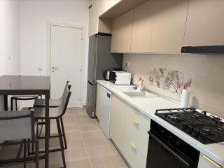 Spacious 1BR Apartment Unirea Towers, Terrace and Parking, near Palas Mall & Podu Roș - 4