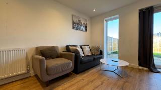 3 Bedrooms Close to City - 0