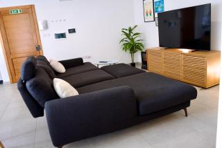 Sunny & Spacious 2BR Sofa Bed Great Location - 8