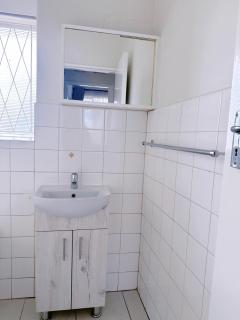 Stylish Studio Apartment in the Avenues - 7