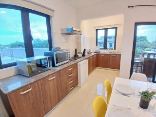 West Palm Two Bed Apart, Central & Close to Beach - 3