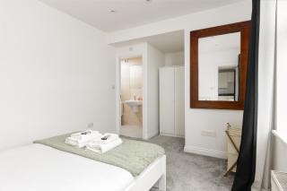 New! Delightful 1BR, Walk to Crystal Palace Park - 2