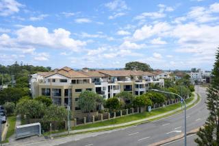 Spacious 3BR Retreat with Pool Spa in Great Location - 1