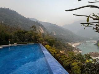 ALOHA ON SACRED GANGES 2BHK Premium Ganga View Apartment with Infinity Pool - 2