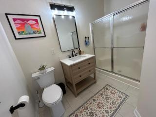 Modern and Comfy-2BR 2BA with pool access - ground floor, Near Outlets & Beaches - 8