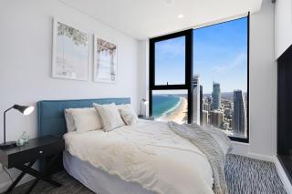 Beach, Luxury & Views - Meriton 52nd Level Unit - 7