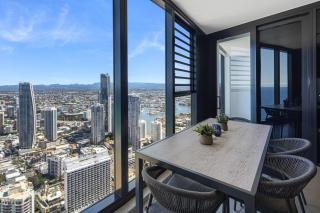 Beach, Luxury & Views - Meriton 52nd Level Unit - 1