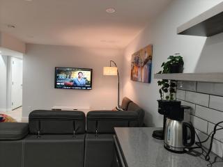 Modern Private 1BR Suite Near Edmonton Airport - 5