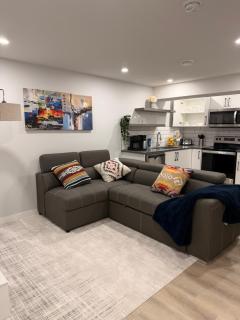 Modern Private 1BR Suite Near Edmonton Airport - 2