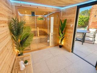 Island-Style Beach Retreat - Hot Tub & Sauna Bliss - Close to AFC Bournemouth - Close to Town and Beaches - 7