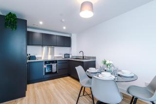 Stylish 2BDR City Apartment In Liverpool - 8