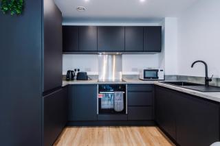 Stylish 2BDR City Apartment In Liverpool - 3
