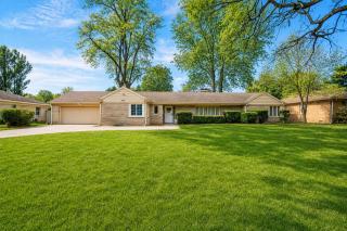 Great for Groups & Reunions, Pet Friendly Ranch, Huge Fenced Yard, 5 min to ND - 5