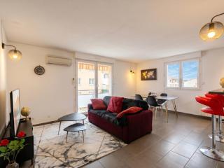 Airkeys Le Lily's - Idéal Famille & Groupe en Escapade Provence - Spacieux Lumineux & Calme - Parking Privé - 5min à pied du Centre Ville - Gare SNCF 5min - Marseille 15min - Calanques 20min - WIFI HD - Climatisation - Aubagne - 3