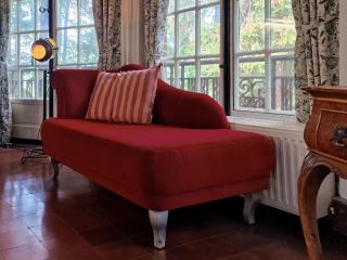 Historic Romantic Pavilion Retreat for 4 - 3