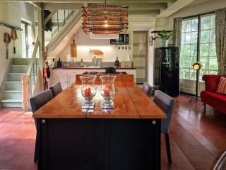 Historic Romantic Pavilion Retreat for 4 - 8