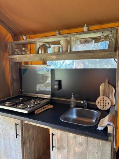 Éco-lodge, tente au cœur d'une forêt nourricière - 4